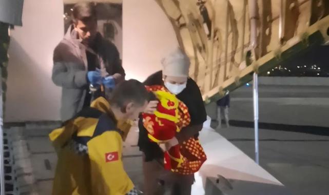 Ambulans uçak iki çocuk için havalandı