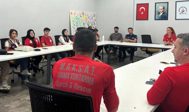 Antalya Muratpaşa’da arama kurtarma eğitimi