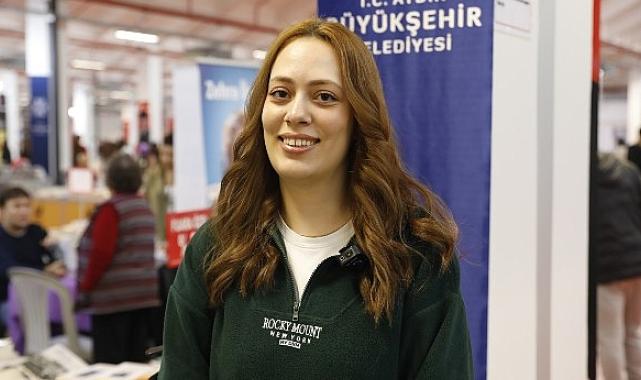 Aydın Büyükşehir Belediyesi’nin ev sahipliğinde Fuar Aydın’da düzenlenen Aydın Kitap Fuarı devam ediyor.