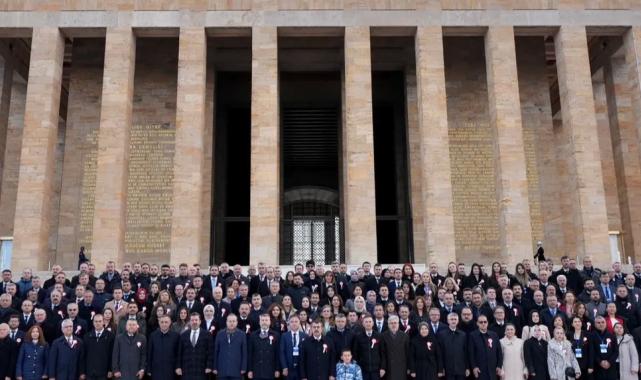 Bakan Tekin 81 ilin öğretmenleri ile Ata’nın huzurunda