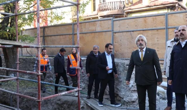 Başkan Altay iki önemli selçuklu eserindeki restorasyon çalışmalarını inceledi