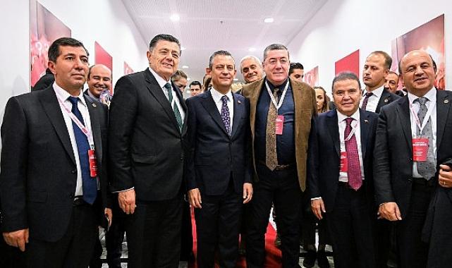 Başkan Böcek CHP’li Belediye Başkanları Çalıştayı’na katıldı