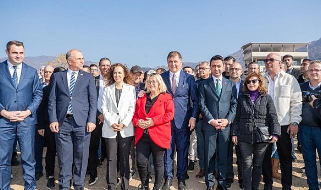 Başkan Tugay, bal ormanına fidan dikti