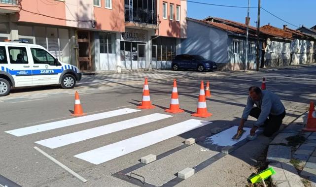 Bilecik Pazaryeri’nde yaya geçitlerine makyaj