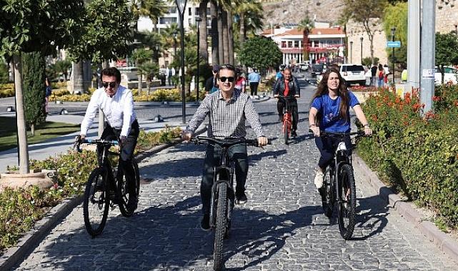 Bisiklet tutkunları Çeşme’de pedal çevirecek