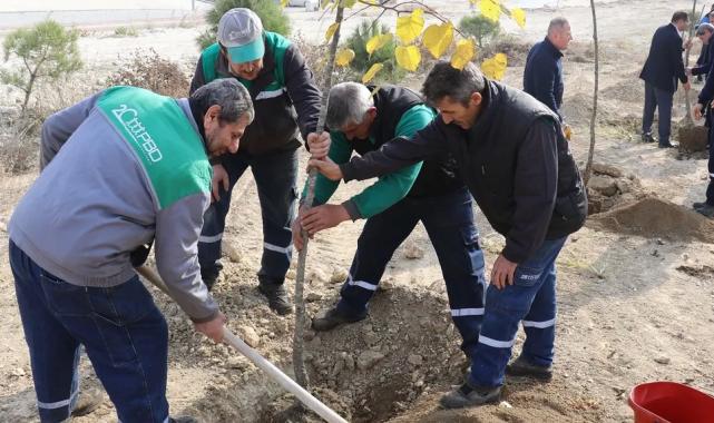 Bursa KAYAPA OSB’ye 1000 adet fidan dikimi
