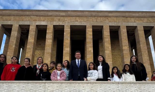 Bursa Osmangazili çocuklar Ata’nın huzurunda