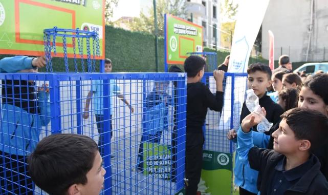 Bursa Yıldırım’da çocuklar şişeleri potaya smaçlıyor