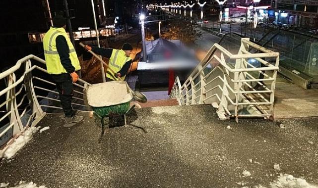 Büyükşehir’den üst geçitlere buzlanma müdahalesi