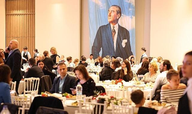 Çeşme’de 24 Kasım Öğretmenler Günü düzenlenen yemekle kutlandı