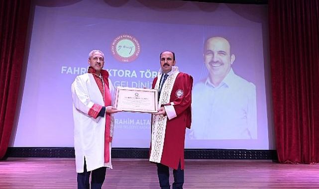 Deprem Sonrası Hatay’da Gönüllere Giren Başkan Altay’a Hatay’da Fahri Doktora Ünvanı Verildi