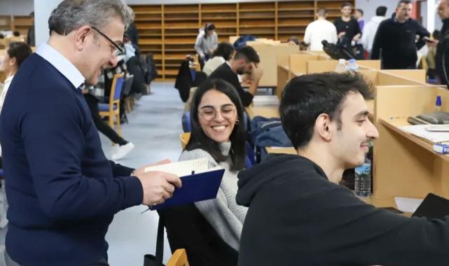 DEÜ Rektörü Yılmaz’dan öğrencilere sürpriz