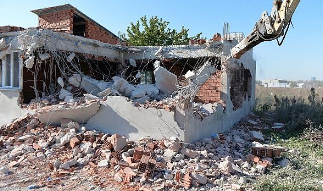 Doğanevler’de kaçak 3 yapı yıkıldı