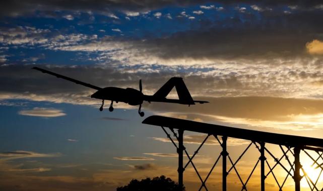 Dünyada ilk! Bayraktar TB3 TCG Anadolu’ya indi ve kalktı