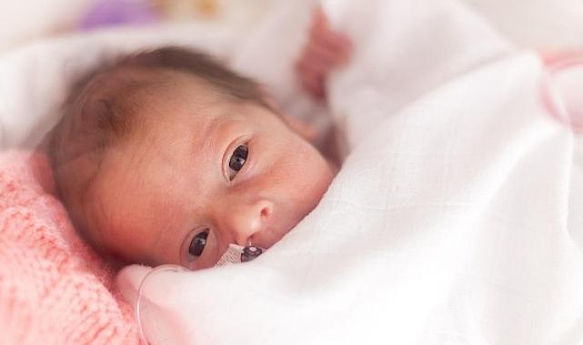 Erken doğan bebeklerde göz muayenesi hayati önem taşıyor