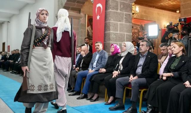 Erzurum’da ‘Payidar’ defile!