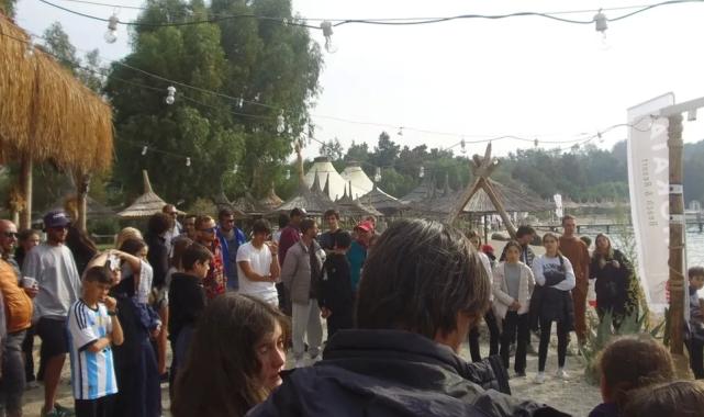 Foça’da yarış için rüzgarı bekliyorlar