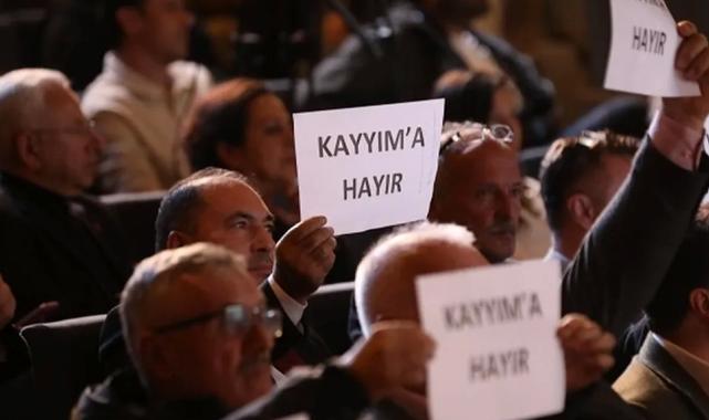 Gemlik Belediye meclisi’nde kayyum protestosu