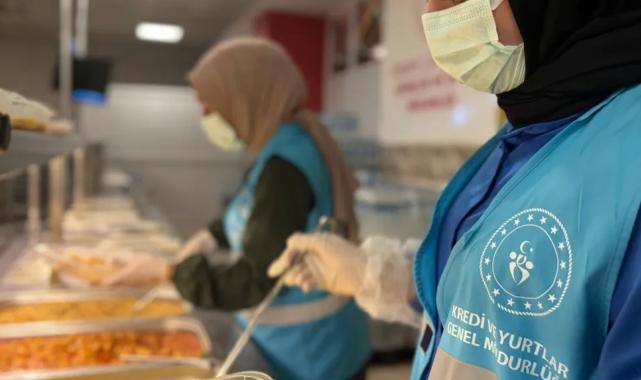 Gönüllü gençler ‘Komşum’la 7 milyon porsiyon yemek ulaştırıldı