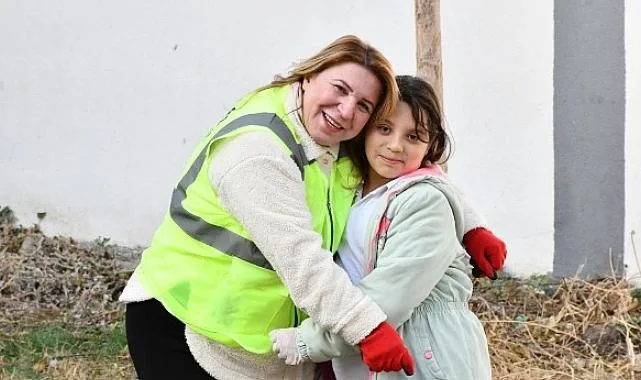 Gönüllüler Gündoğu Mahallesi’ni temizledi