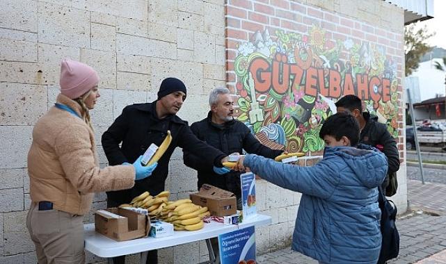Güzelbahçe Belediyesi Okullara Süt ve Simiti Dağıtımını Büyütüyor