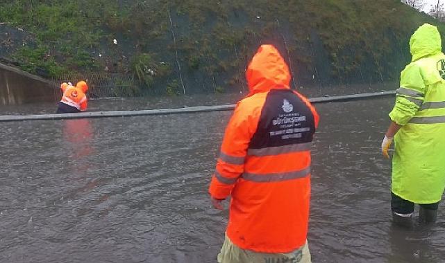 İBB, olumsuzluk yaşanan Karayolları sorumluluğundaki alanlara da müdahale etti