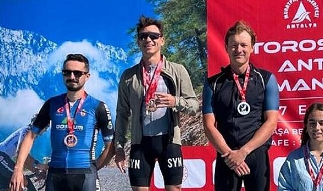 İnegöl Belediyespor 3 Kulvarda Derecelere Uzandı