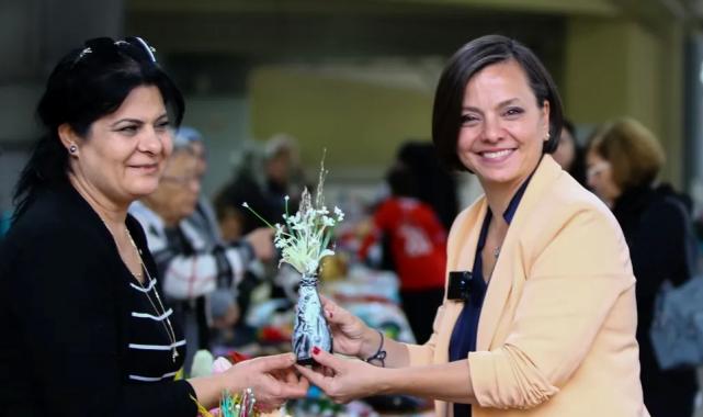 İzmir Karabağlar’da kadının eli var