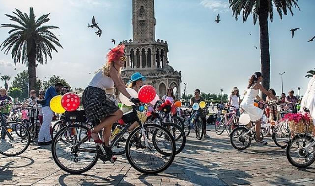 İzmir, Uluslararası Avrupa Demokrasi Başkenti Unvanı için son beşte