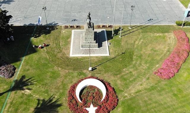 İzmir’in yeşil alanları kış öncesi çiçek açıyor Meydanlar Ata’nın en sevdiği kasımpatı çiçeği ile renklendi