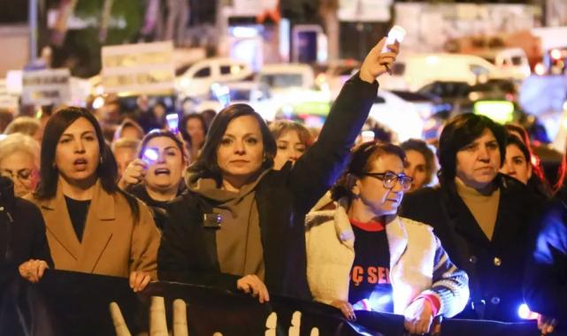 İzmirli kadınlar şiddete karşı ‘tek yürek’