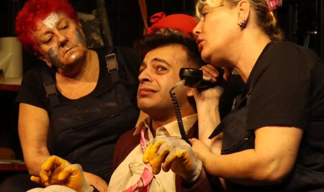 İzmit’te ‘Japon Kuklası’ oyununa yoğun ilgi