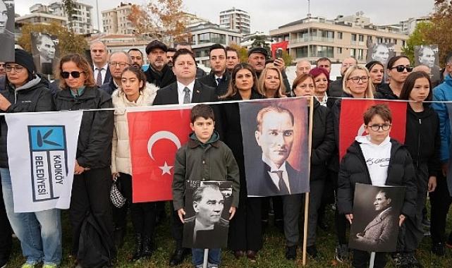 Kadıköy’de 9’u 5 Geçe Ata’ya Saygı Zinciri