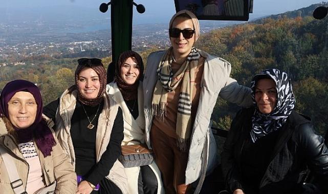 Kadın çiftçiler teleferikle zirveye çıktı; Zirveye yolculuğun en keyifli hali Kartepe Teleferik’te