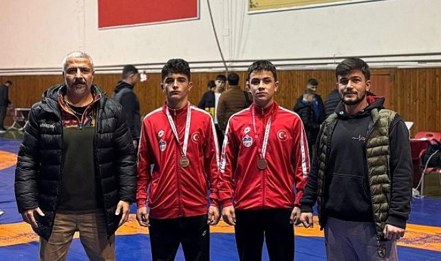 Kahramankazan Belediyespor Güreş Takımı, Ankara Okullar Arası İl Şampiyonası’ndan madalyayla eve döndü