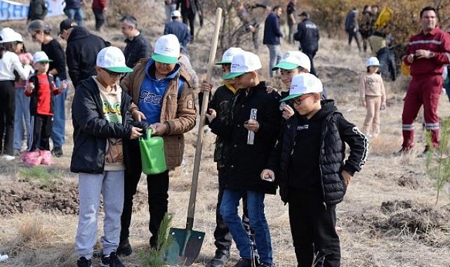 Kahramankazan’da Milli Ağaçlandırma Günü kapsamında fidan dikme etkinliği gerçekleştirildi.