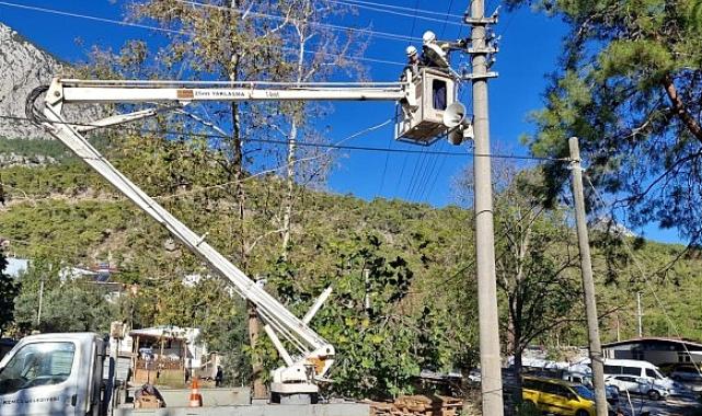 Kemer Belediyesi fırtınanın yaralarını sarıyor