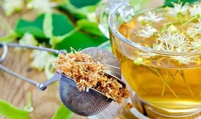 Kış çaylarını tüketirken dikkat! Ihlamurun fazlası baş döndürür!