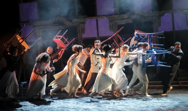 Kocaeli Şehir Tiyatroları İstanbul’da göz kamaştırdı