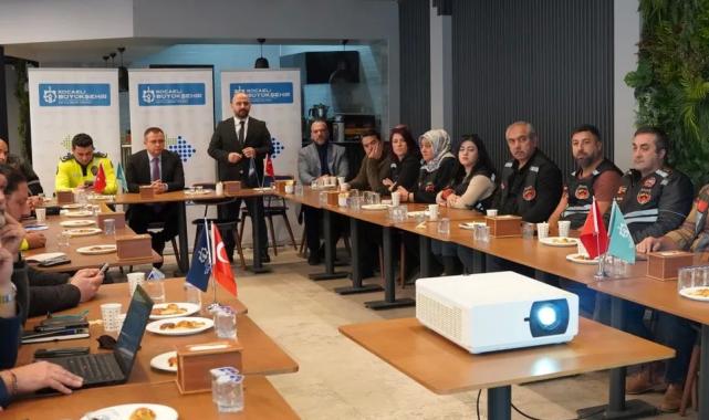 Kocaeli’de motosiklet sürücüleriyle olası kazalara önlem için toplanıldı
