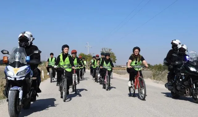 Konya’da liseliler doğa ve kültüre pedal çevirdi