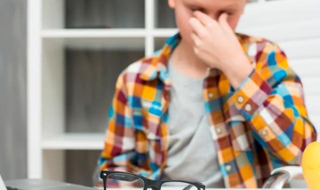 Küçük çocuklarda göz kuruluğu şikayeti artıyor