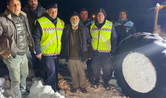 Malatyalı karzede Mustafa amcadan haber alınamıyordu… Ekipler sağ salim ulaştı