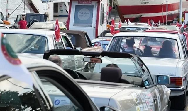 Nostaljik araçlara yol arkadaşı oldu