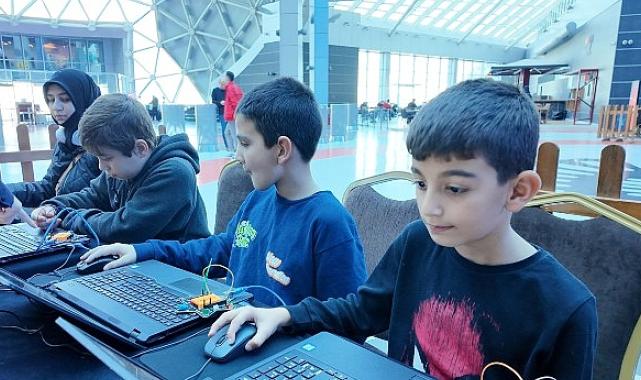 Öğrenciler Ara Tatilde Konya Bilim Merkezi’nde Dijital Dünyayı Keşfetti