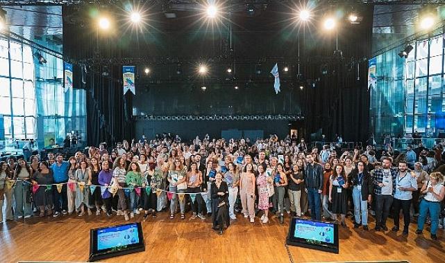 Öğretmenler, 24 Kasım’da Öğretmen Ağı’nın, Mehmet Zorlu Vakfı Ana Partnerliğinde Düzenlediği “Yaratıcı Özgüven Festivali”nde Buluşuyor.