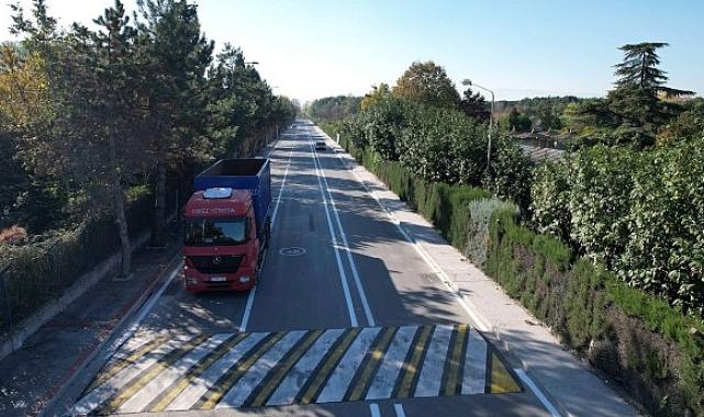 Sanayici Caddesinin gecesi ayrı gündüzü ayrı güzel