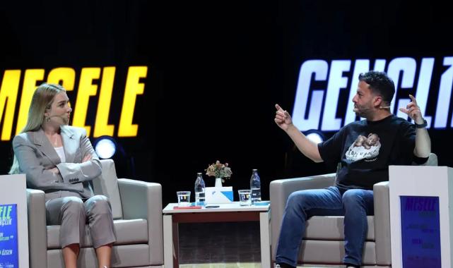 Teknoloji tutkunu Konya’da gençlerle bir araya geldi