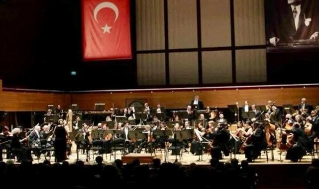 Uludağ İçecek’ten İzmir’de “Bir Ulus Uyanıyor” resitali