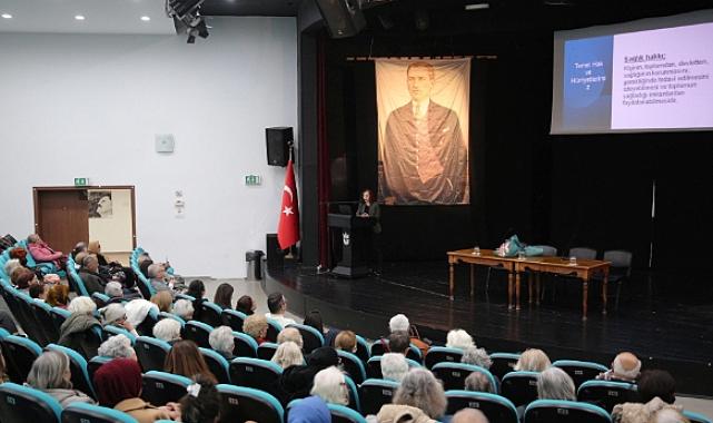 Yaşlı hakları Konak’ta masaya yatırıldı